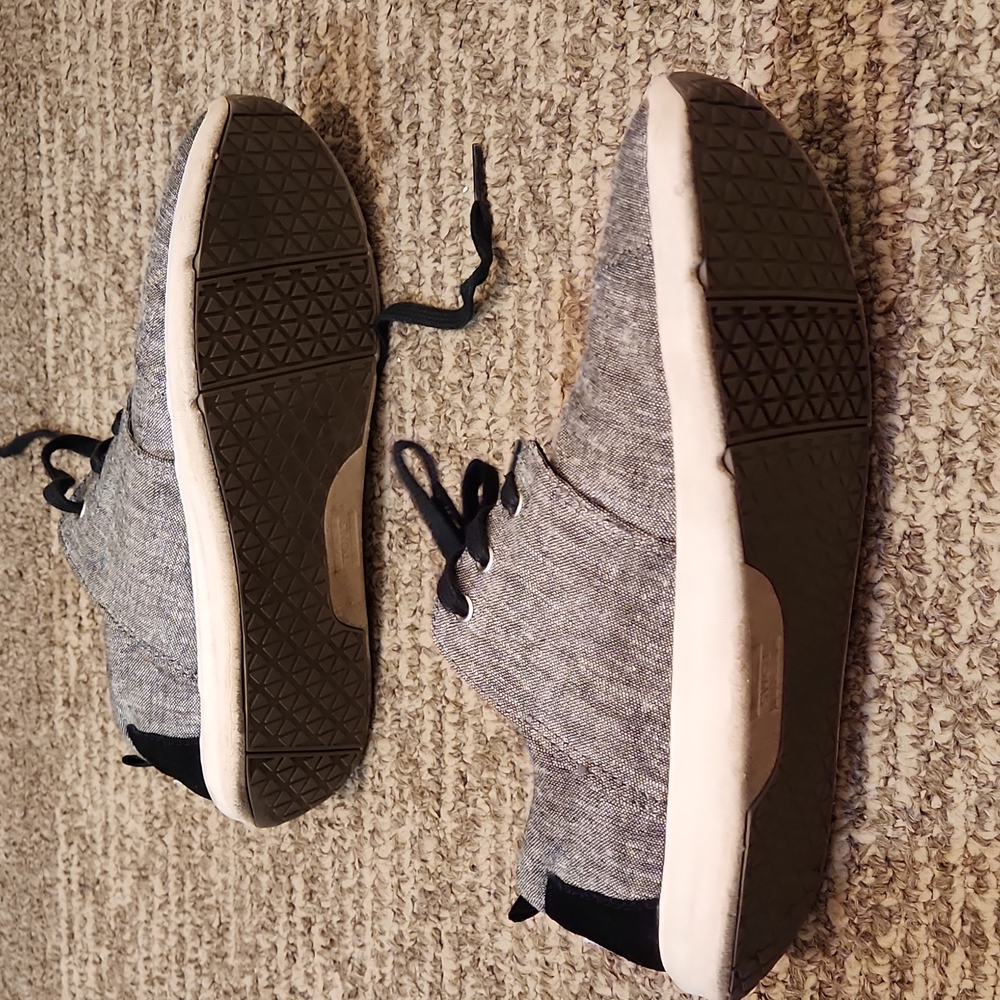 Grey Women's TOMS Sneakers in Size 8 - Picture 7 of 9